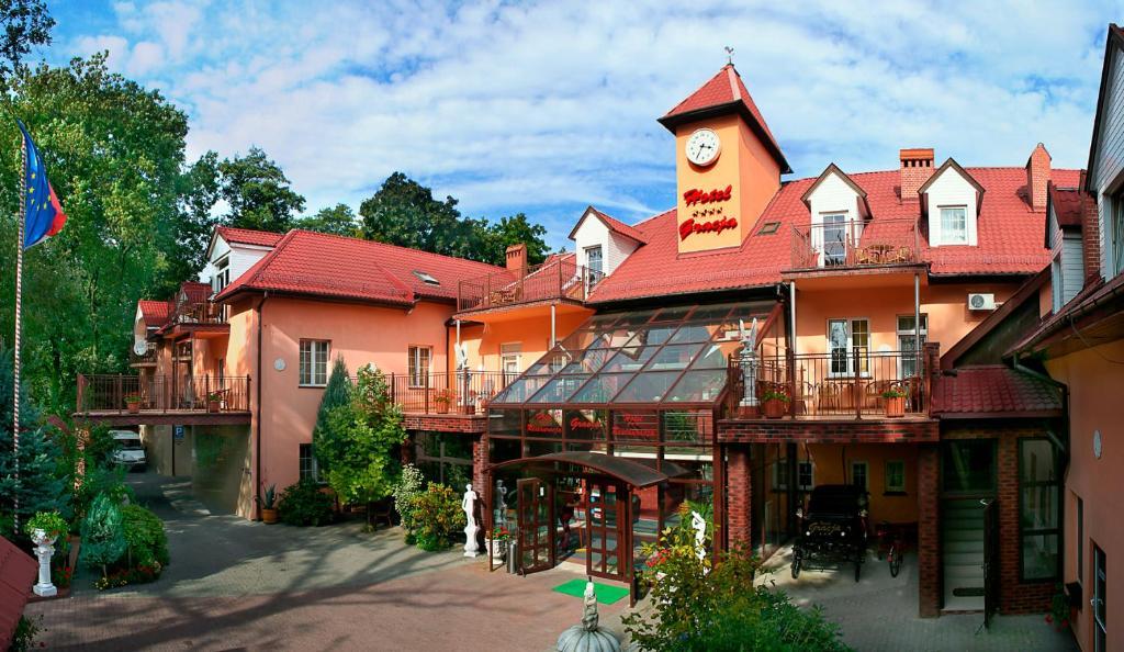 Hotel Gracja กอร์ซุฟเวียลคอปอลสกี ภายนอก รูปภาพ
