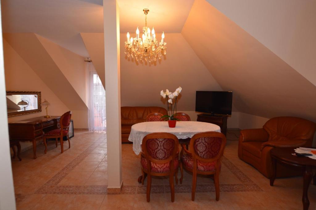 Hotel Gracja กอร์ซุฟเวียลคอปอลสกี ภายนอก รูปภาพ