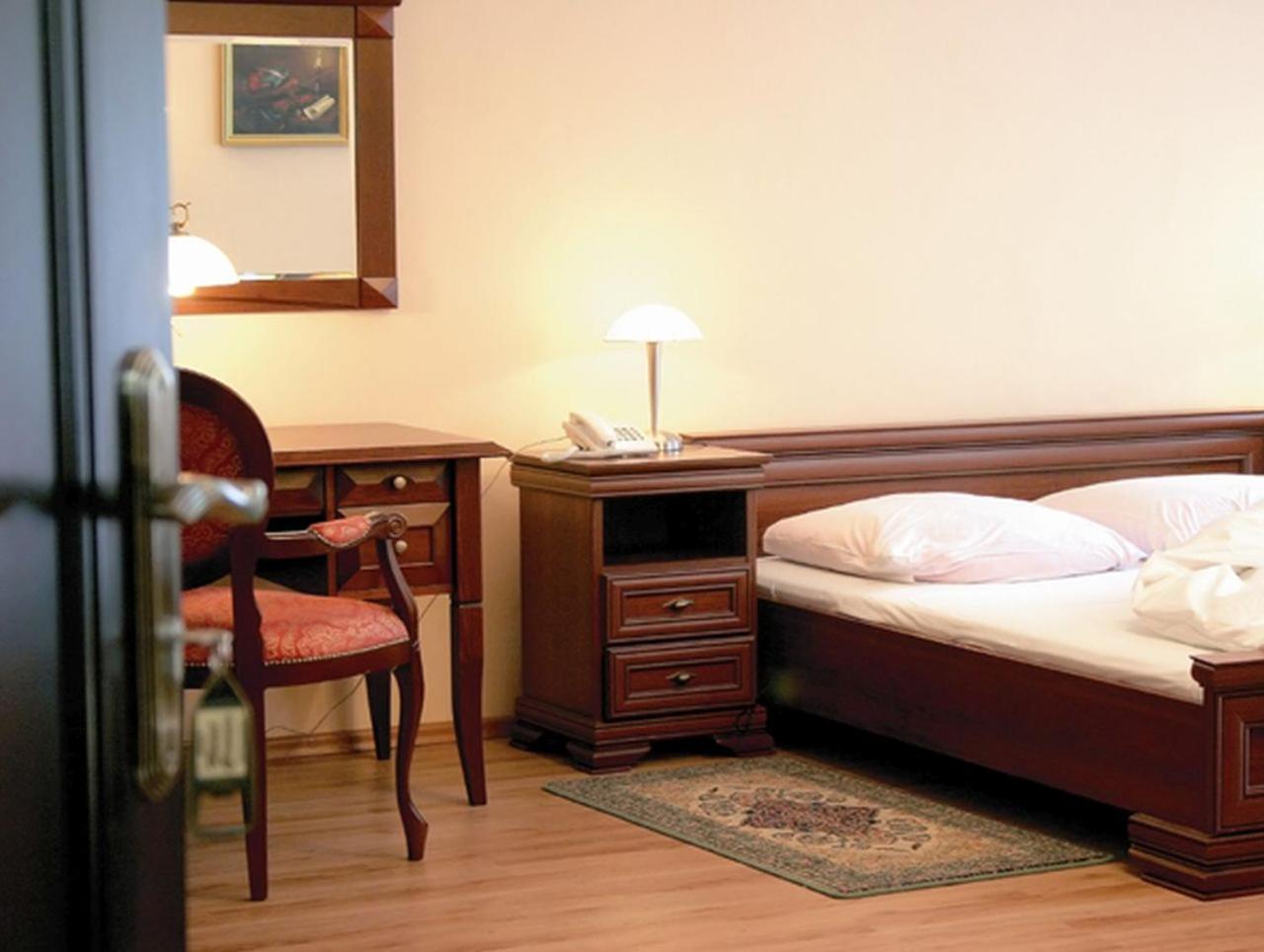Hotel Gracja กอร์ซุฟเวียลคอปอลสกี ภายนอก รูปภาพ