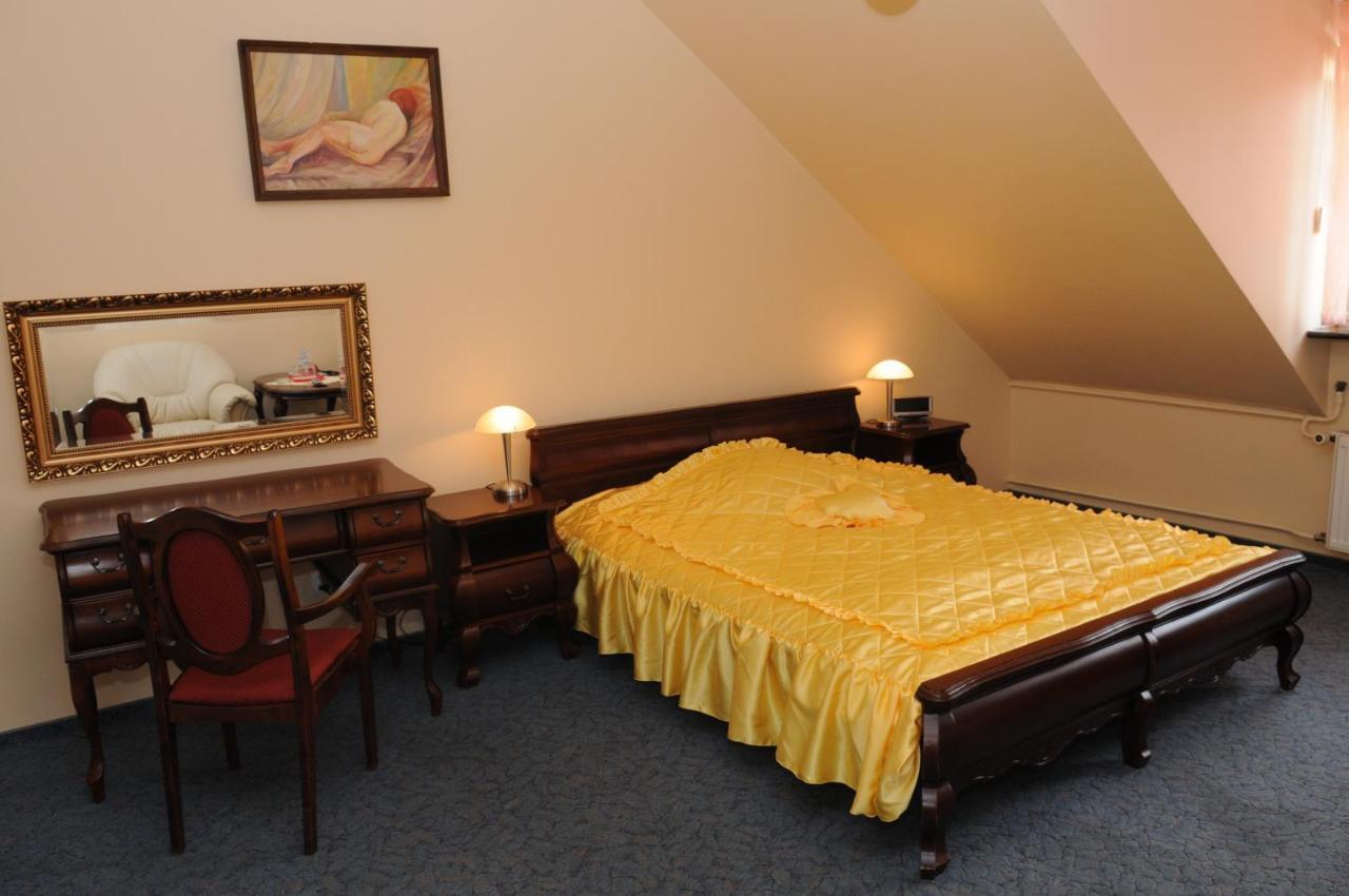 Hotel Gracja กอร์ซุฟเวียลคอปอลสกี ภายนอก รูปภาพ