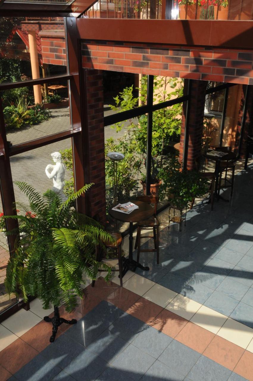 Hotel Gracja กอร์ซุฟเวียลคอปอลสกี ภายนอก รูปภาพ